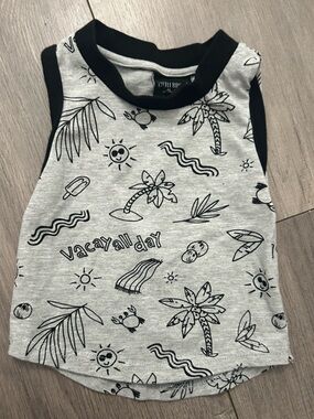 Little Bipsy tank top features a "Vacay all day"  graphic print - Sz: 3-6 months